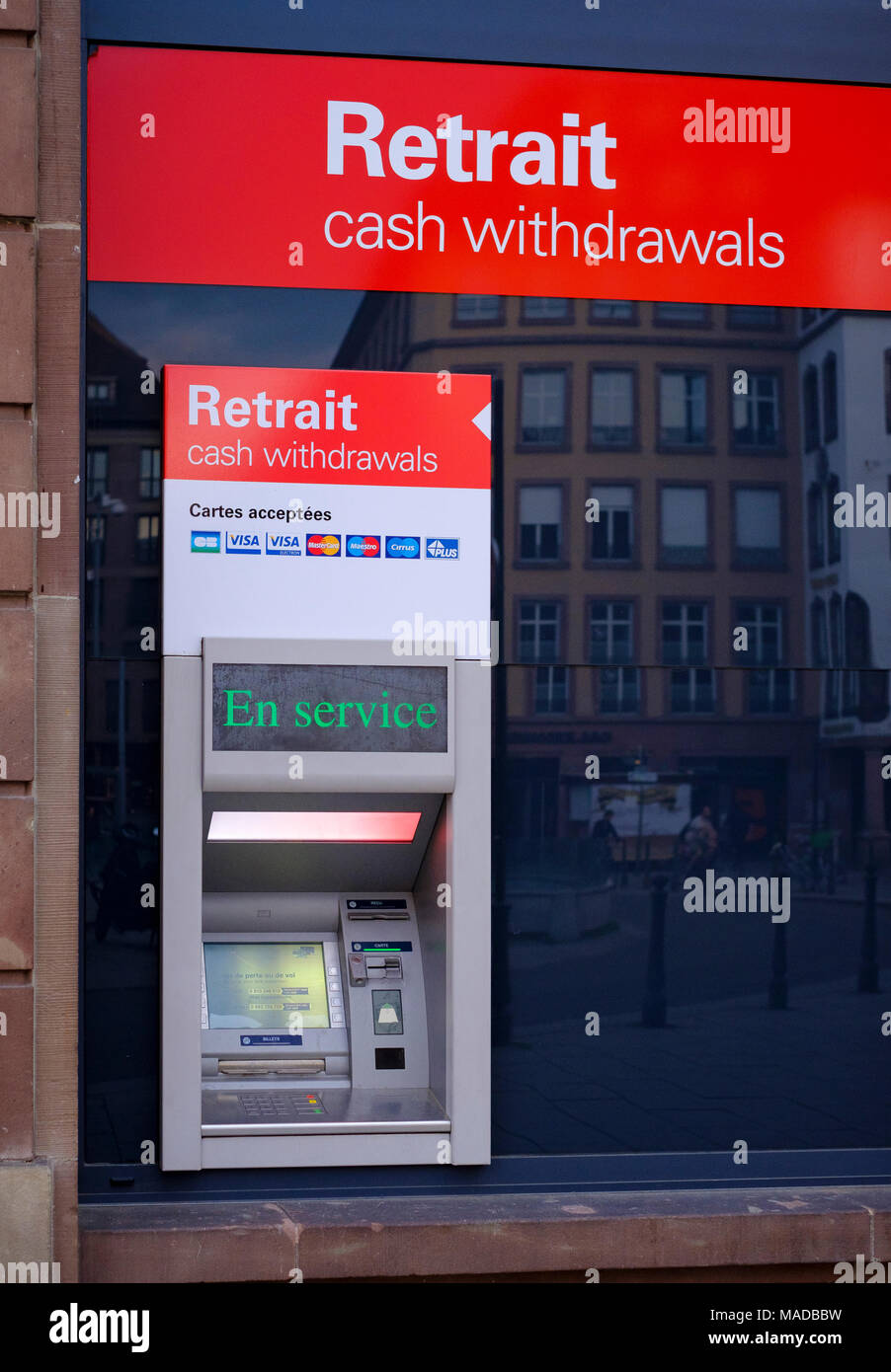Banca BANCOMAT, prelievi di contanti macchina, esterno, Strasburgo, Alsazia, Francia, Europa Foto Stock