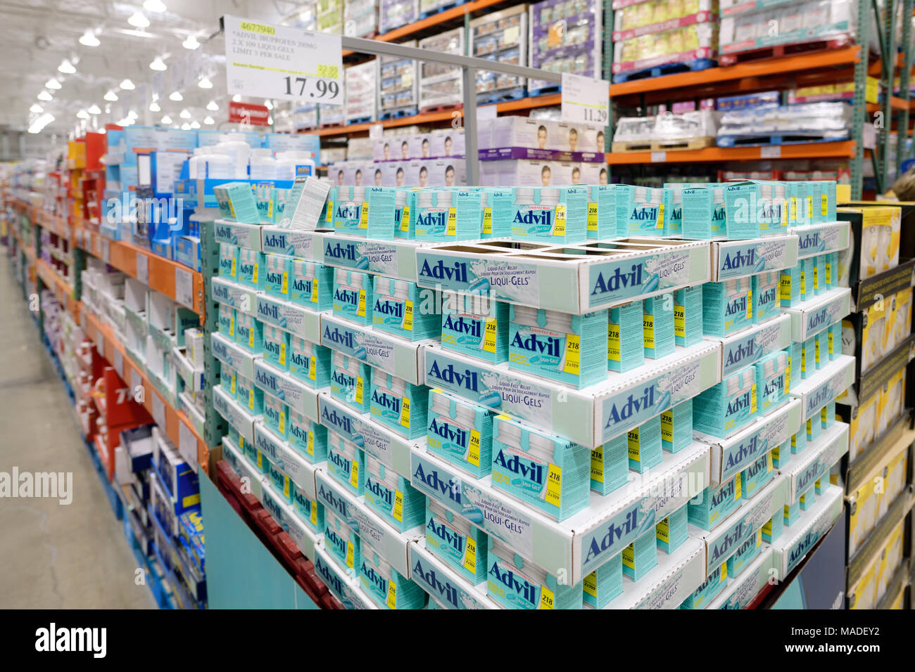 Advil liqui-gel sollievo dal dolore farmaci a Costco Wholesale magazzino di appartenenza store sezione farmacia. La British Columbia, Canada 2017. Foto Stock