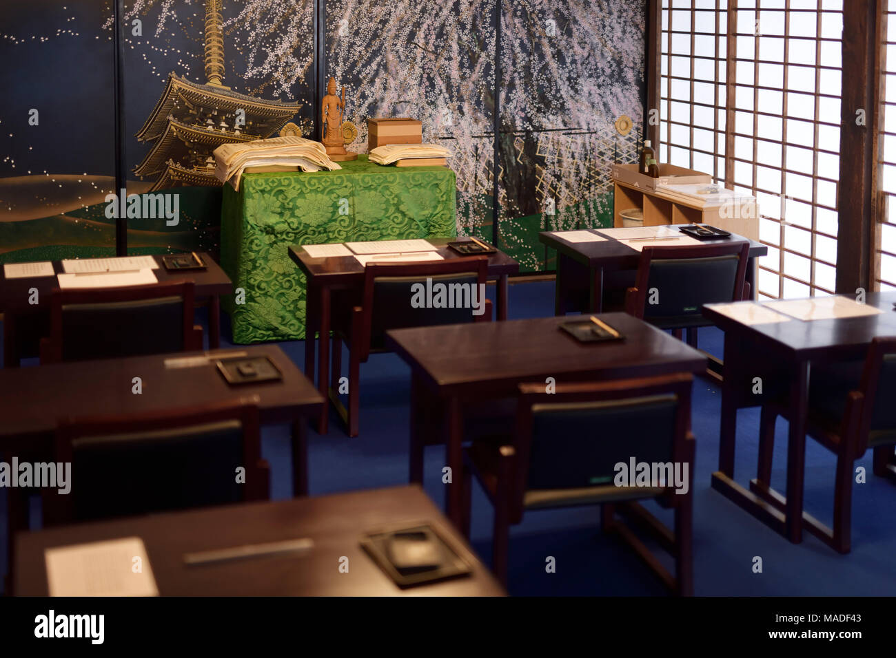 Calligrafia tradizionale classe studio room interior in un tempio buddista, Daigoji, Kyoto, Giappone Foto Stock