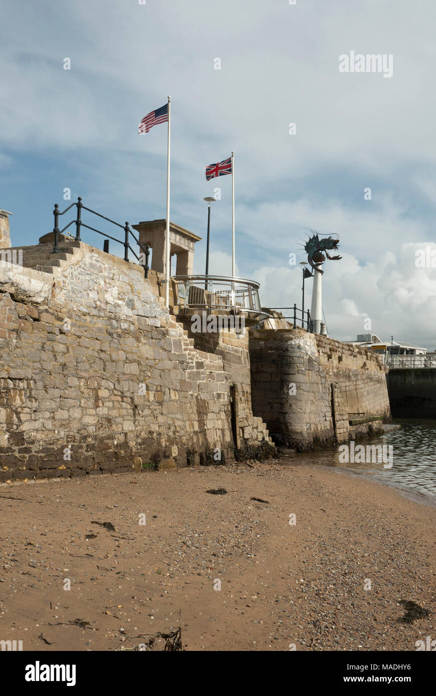 Vista dei passi che il Pellegrino Padri utilizzato come hanno lasciato Barbican, Plymouth, Inghilterra su Mayflower al viaggio verso il nuovo mondo/ America nel 1620 Foto Stock