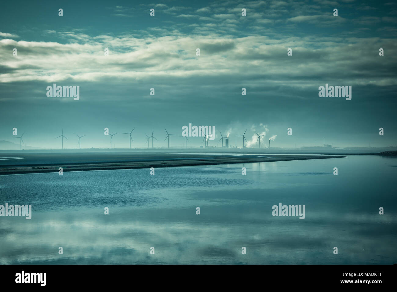 Agriturismo mulino sul fiume Mersey guardando da Pickering pascolo. Foto Stock