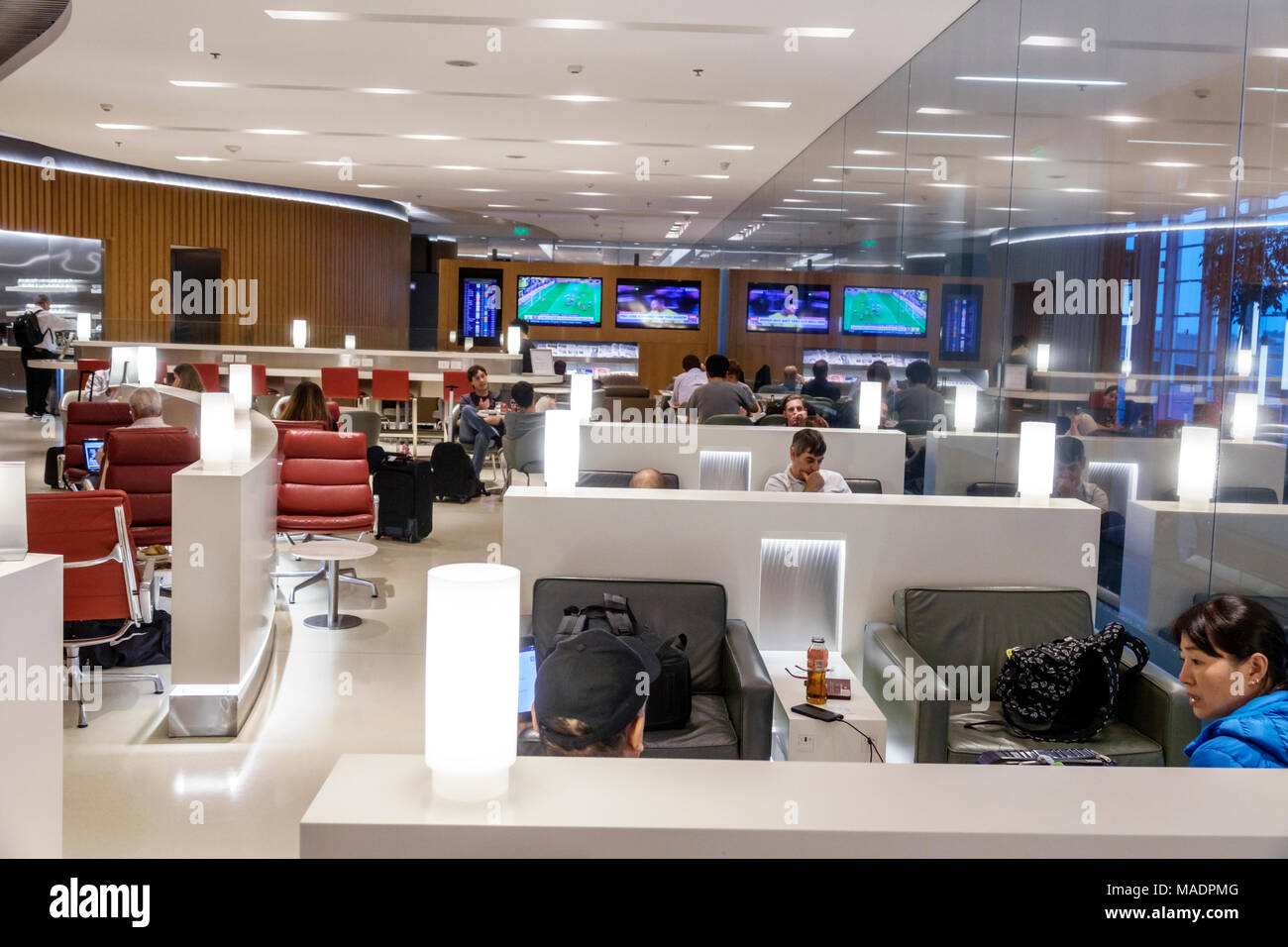Buenos Aires Argentina, aeroporto internazionale Ministro Pistarini Ezeiza EZE, cancello terminale, interno, lounge business class, passeggeri ri Foto Stock