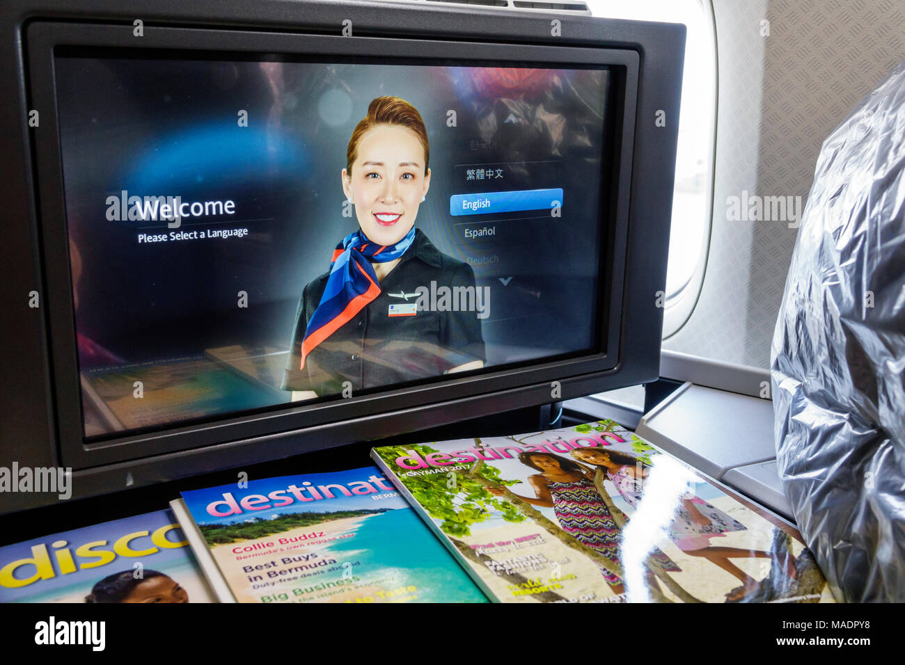Miami Florida, Aeroporto Internazionale di Miami mia, posto a sedere in classe business dell'American Airlines a bordo, schermo di intrattenimento a bordo, maga Foto Stock