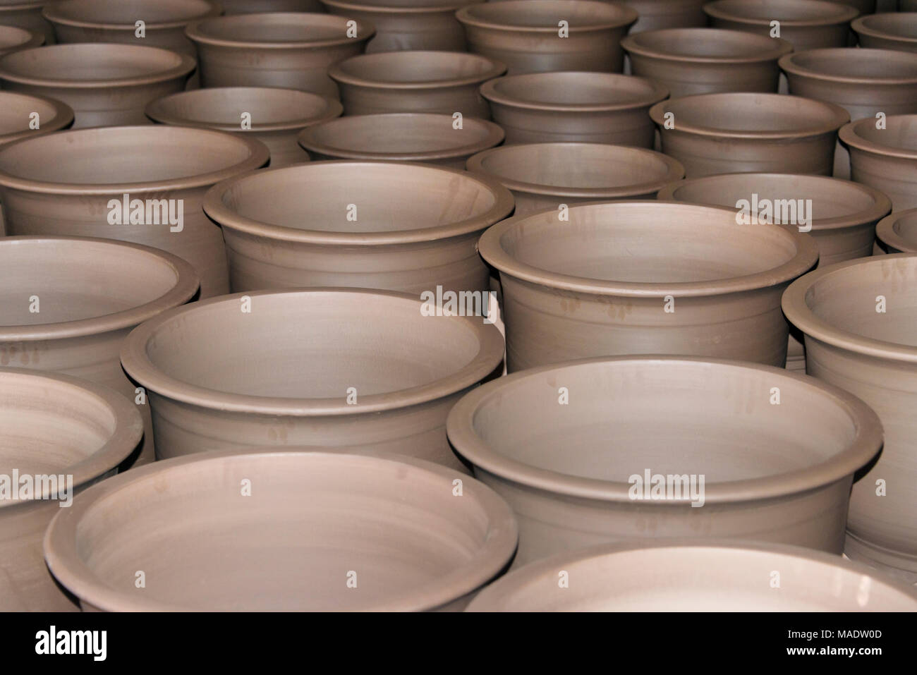 Workshop Fare di teiere e ceramica, Yixing, provincia dello Jiangsu, Cina Foto Stock