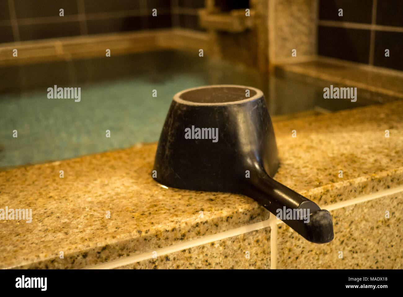 Legno nero bagno onsen siviera Foto Stock