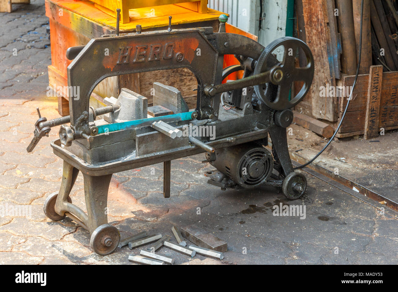 In vecchio stile con seghetto macchina utensile, Bangkok, Thailandia Foto Stock