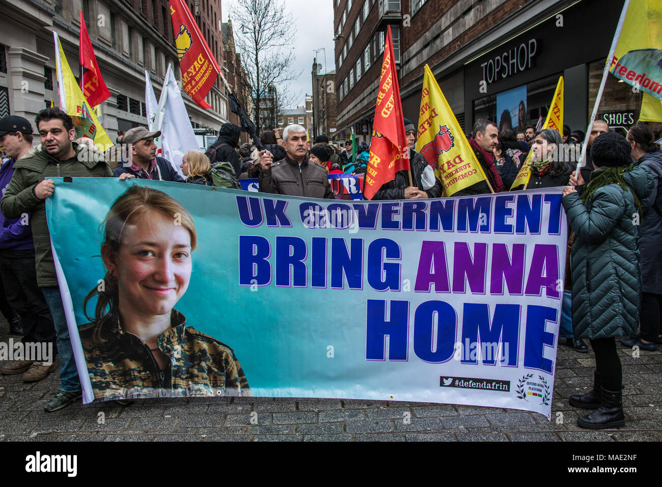 Londra, Regno Unito. Il 31 marzo 2018. Curdi marzo a Londra per chiedere un cessate il fuoco in Afrin per permettere il rimpatrio di Anna Campbell's corpo di ritorno in Gran Bretagna. David Rowe/Alamy Live News Foto Stock