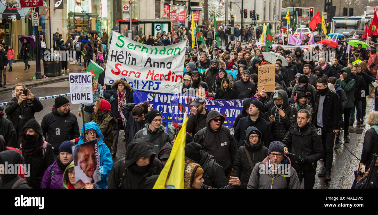 Londra, Regno Unito. Il 31 marzo 2018. Curdi marzo a Londra per chiedere un cessate il fuoco in Afrin per permettere il rimpatrio di Anna Campbell's corpo di ritorno in Gran Bretagna. David Rowe/Alamy Live News Foto Stock