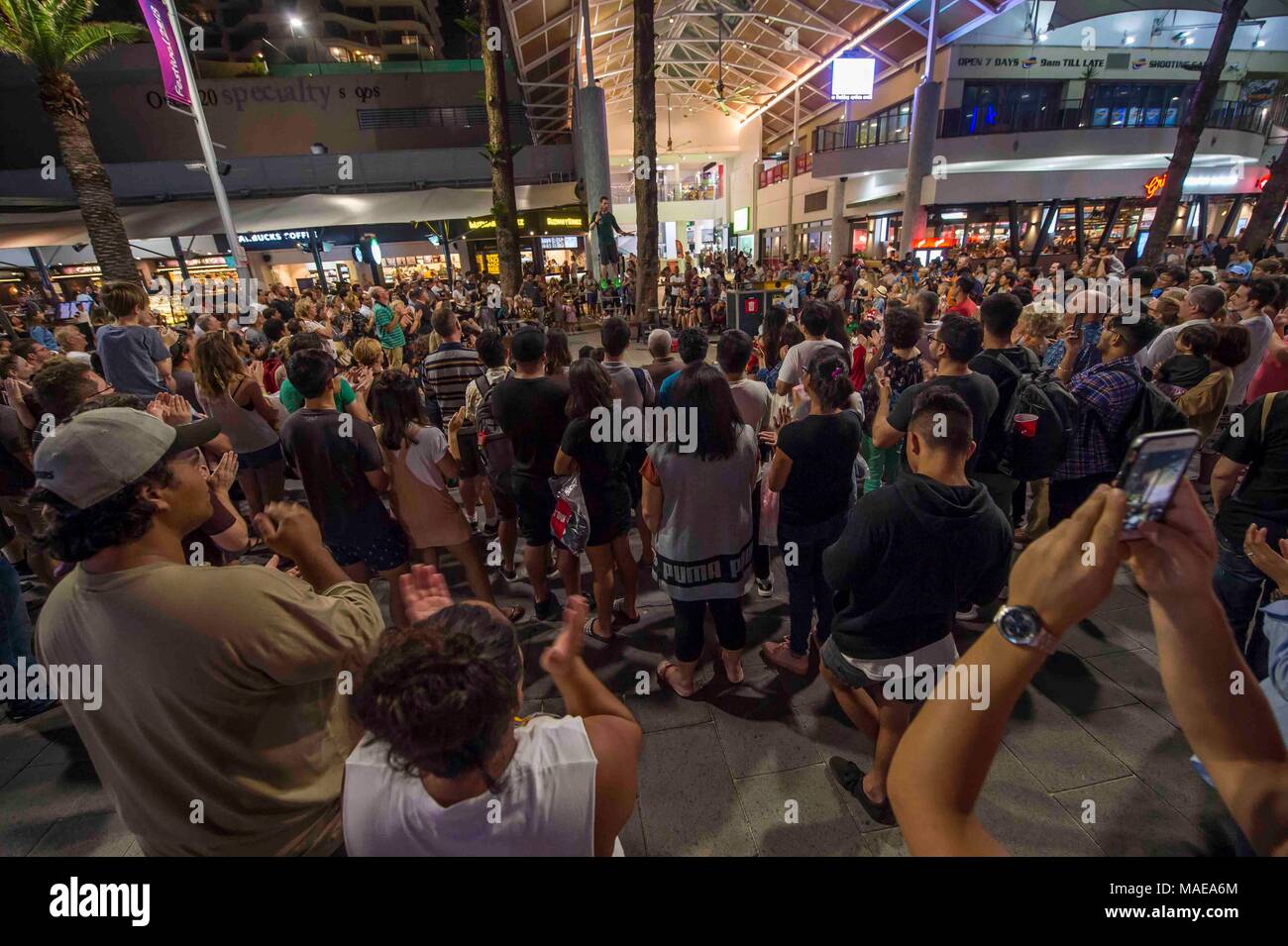 GOLD COAST - AUSTRALIA 1ST 18 aprile: artisti di strada nel centro di paradiso a Surfers Paradise, Gold Coast, Australia il 1 aprile 2018 Credit: Gary Mitchell, GMP Media/Alamy Live News Foto Stock