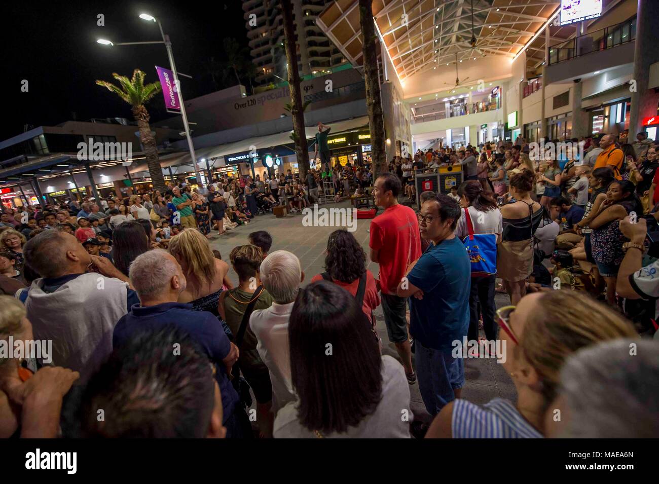 GOLD COAST - AUSTRALIA 1ST 18 aprile: artisti di strada nel centro di paradiso a Surfers Paradise, Gold Coast, Australia il 1 aprile 2018 Credit: Gary Mitchell, GMP Media/Alamy Live News Foto Stock