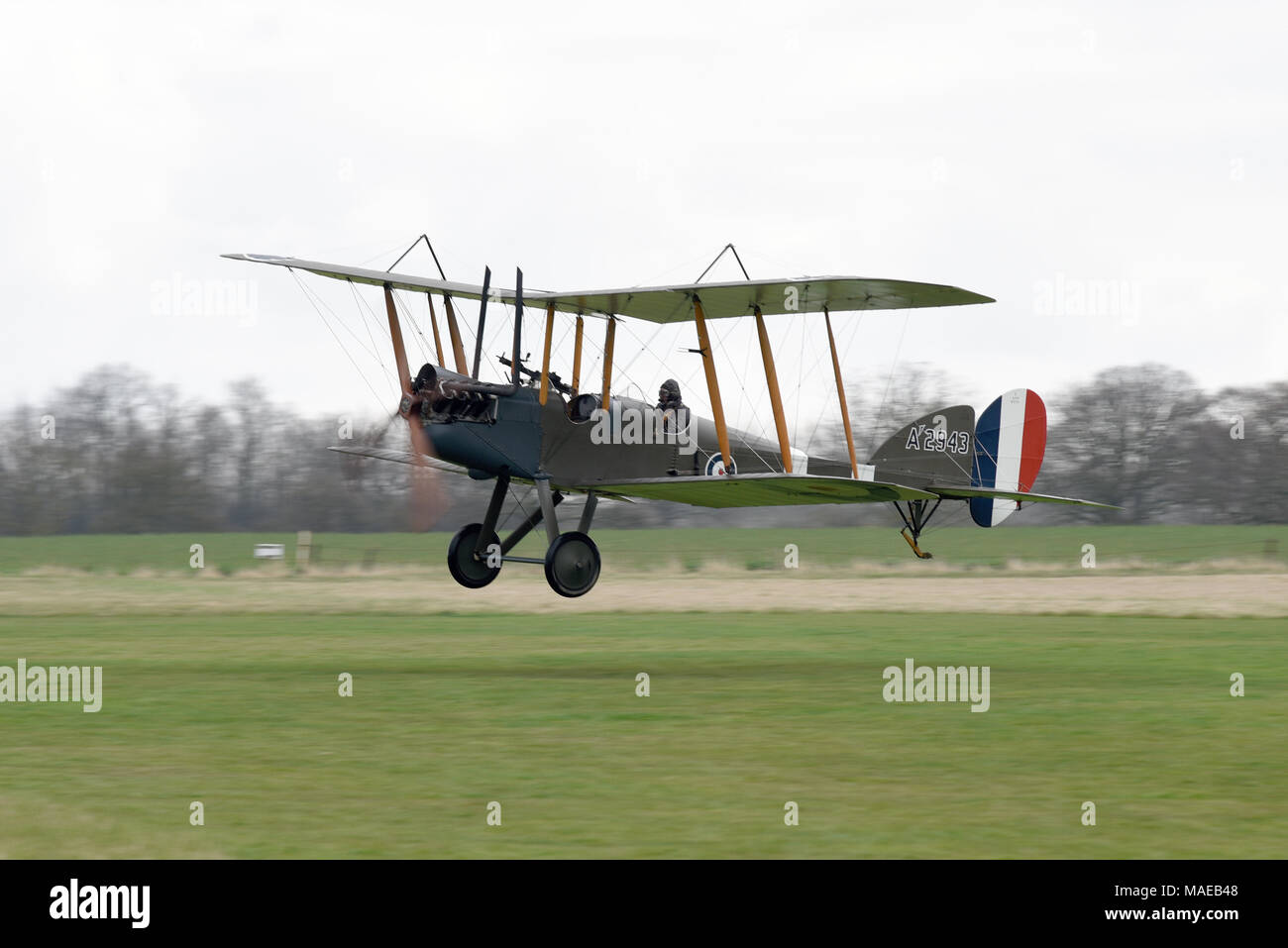 La Royal Air Force è stata formata durante la Grande guerra il 1 aprile 1918 dai suoi antenati del Royal Flying Corps e Royal Naval Air Service. In occasione del centenario di un evento di celebrazione si è svolta in unica guerra mondiale un aérodrome a Stow Maries. Un WWI ESSERE2 volato Foto Stock