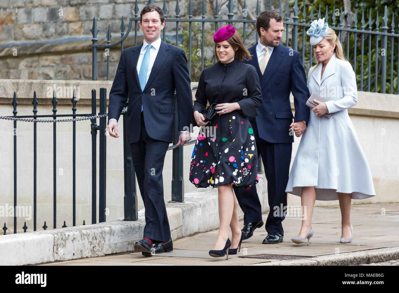 Windsor, Regno Unito. Il 1 aprile, 2018. La principessa Eugenie arriva a frequentare la Domenica di Pasqua al servizio alla cappella di San Giorgio nel Castello di Windsor con il suo fidanzato Brooksbank Jack, seguita da Pietro e autunno Phillips. Credito: Mark Kerrison/Alamy Live News Foto Stock