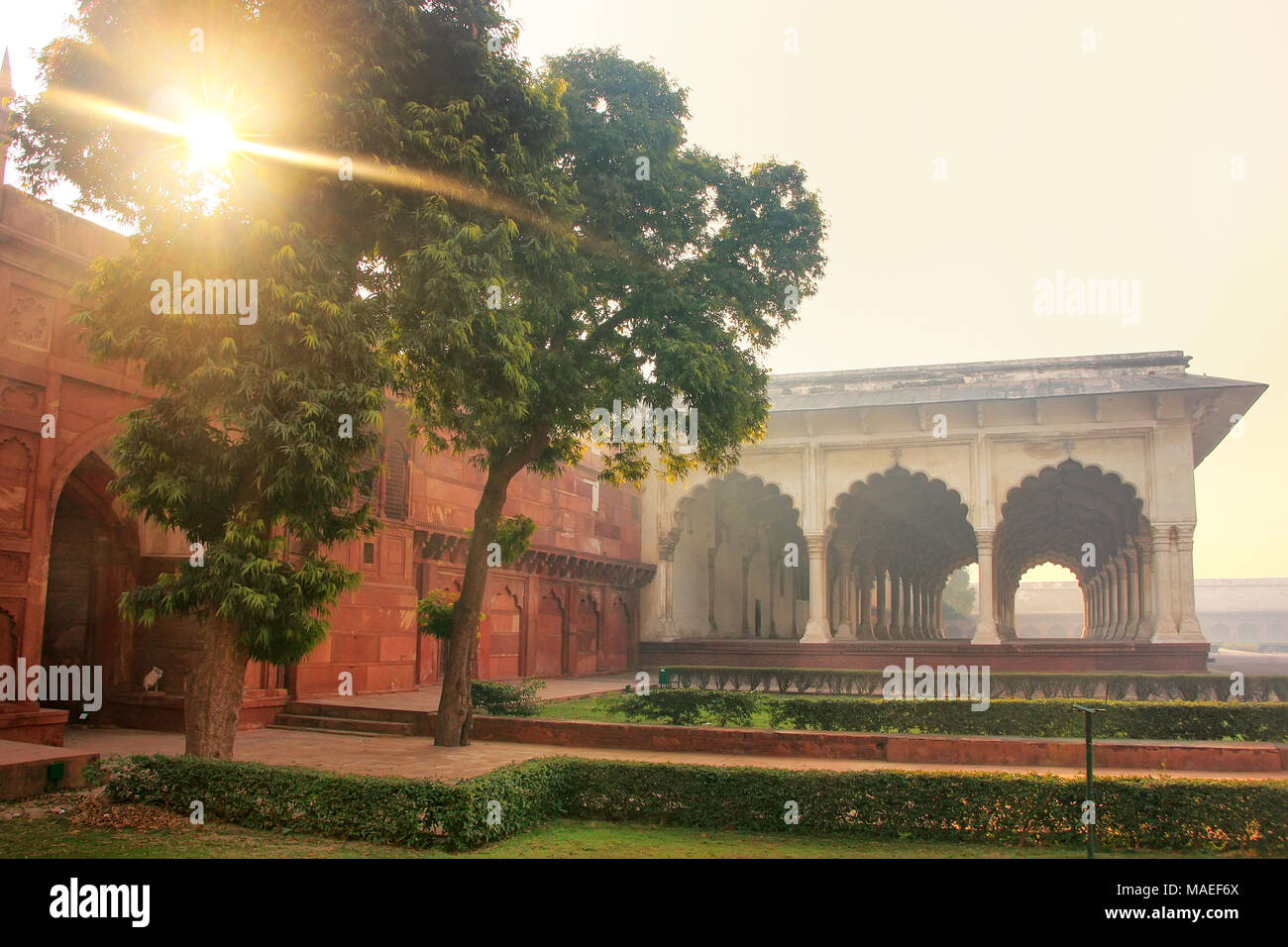 Diwan-i-Am - Sala del pubblico in Agra Fort, Uttar Pradesh, India. Il forte fu costruito principalmente come una struttura militare, ma più successivamente è stato aggiornato Foto Stock