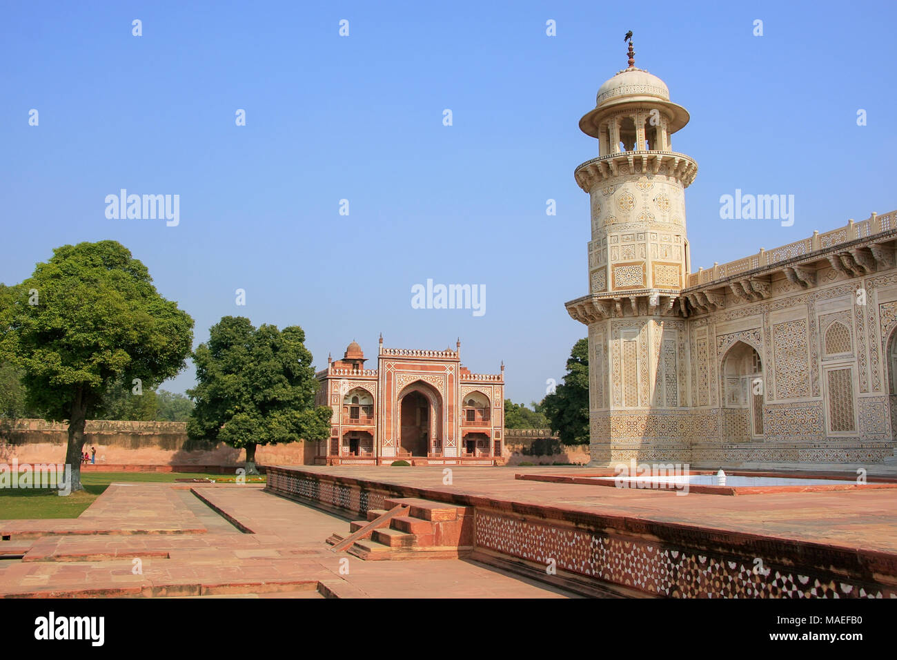 Tomba di Itimad-ud-Daulah in Agra, Uttar Pradesh, India. Questa tomba è spesso considerato come un progetto del Taj Mahal. Foto Stock