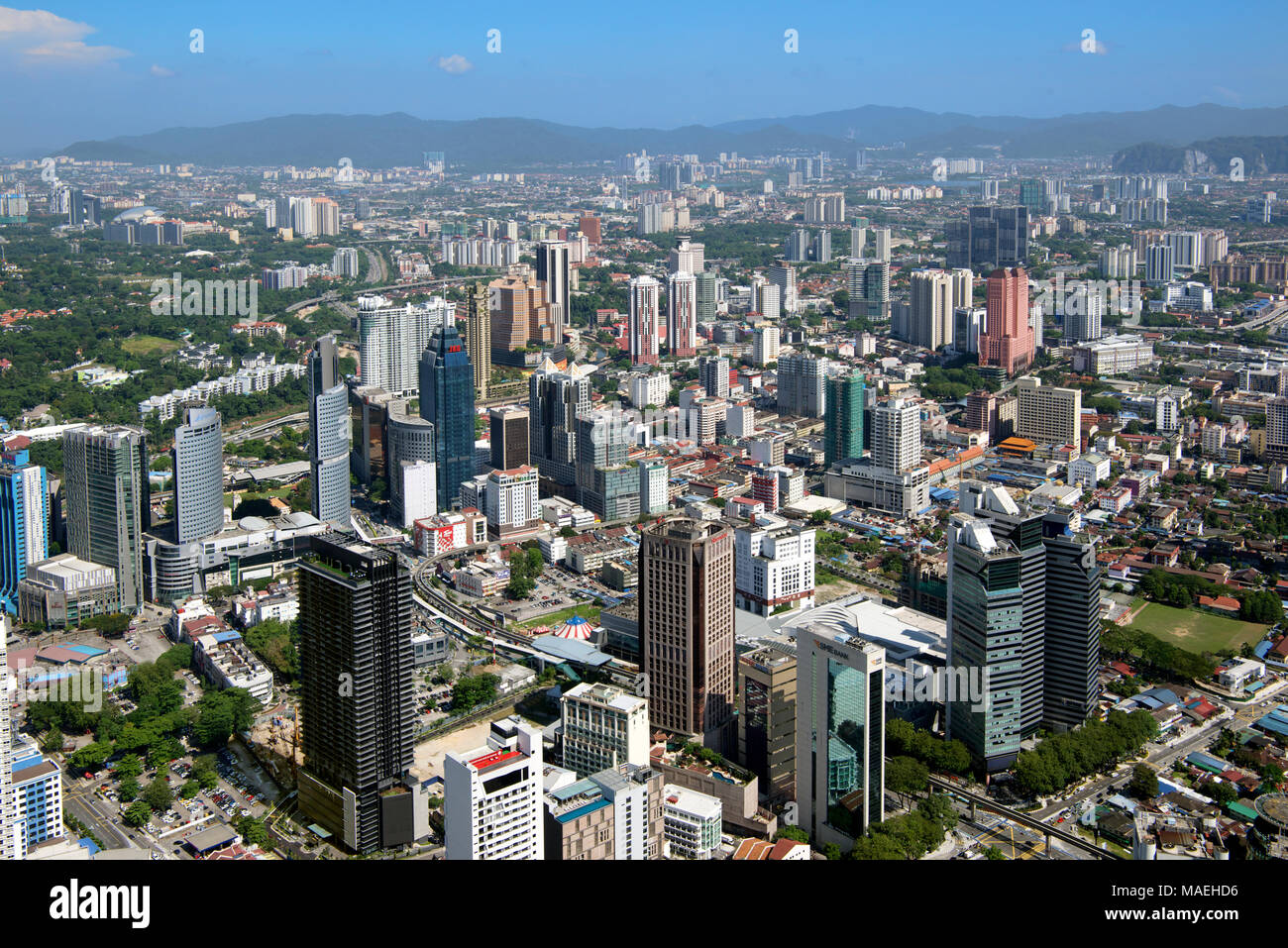 Vista aerea moderni grattacieli centro cittadino di Kuala Lumpur in Malesia Foto Stock