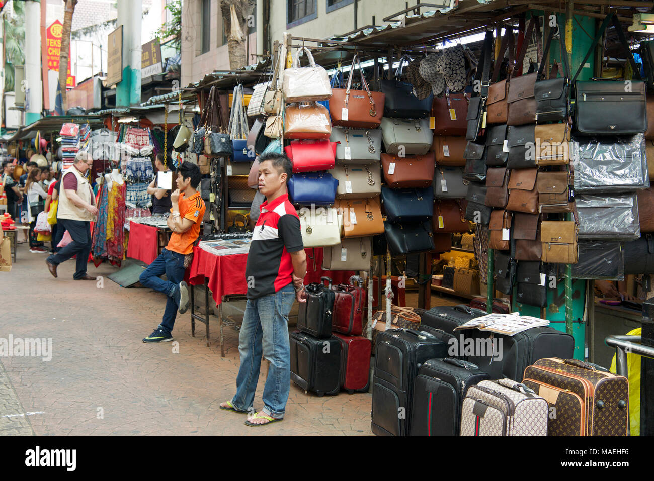 Le bancarelle del mercato Petaling Street Chinatown Kuala Lumpur in Malesia Foto Stock