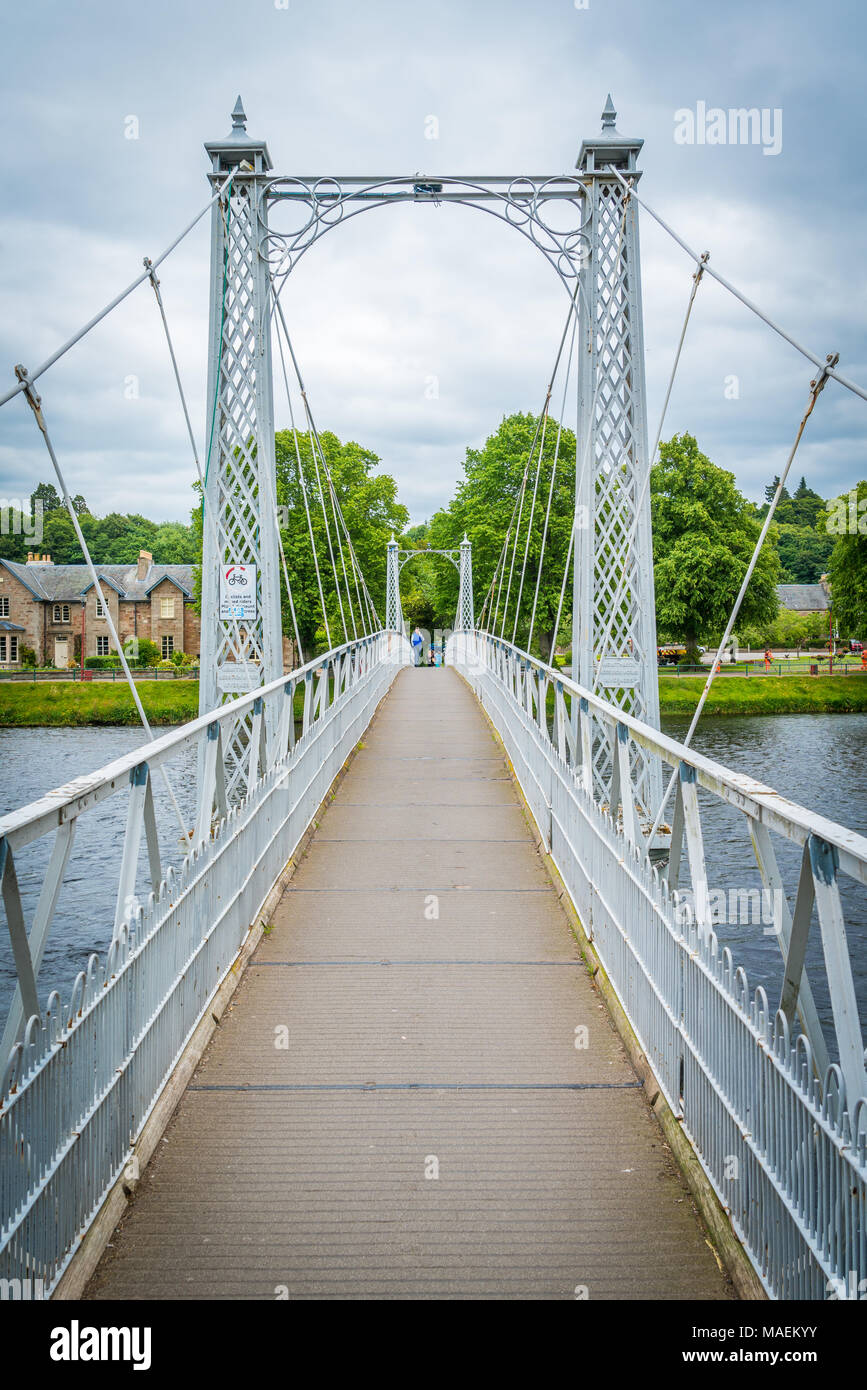 Infermeria ponte in Inverness su una mattina d'estate, Highlands Scozzesi. Foto Stock