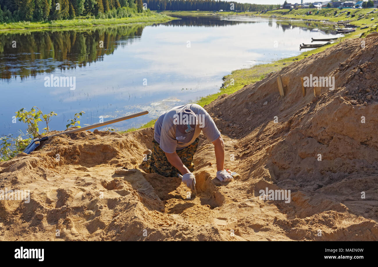 Editoriale.Nyaksimvol villaggio quartiere Beryozovsky dei Khanty-Mansiysk Okrug autonomo, Russia-August, 11 2017 gli scavi archeologici su di te Foto Stock