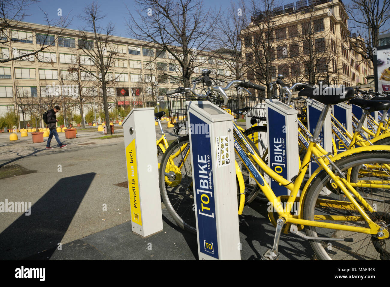Le biciclette a noleggio presso il Lingotto, Torino, Italia Foto stock -  Alamy