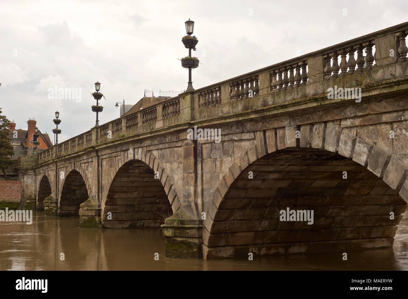 Il Welsh ponte sopra il fiume Severn a Shrewsbury, Shropshire, Inghilterra Foto Stock