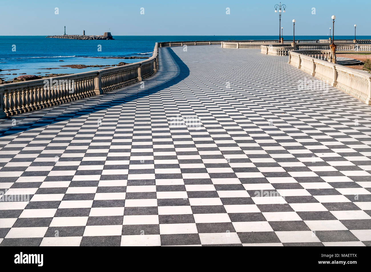 Vista aerea della bella terrazza Mascagni di Livorno senza persone, Toscana, Italia Foto Stock