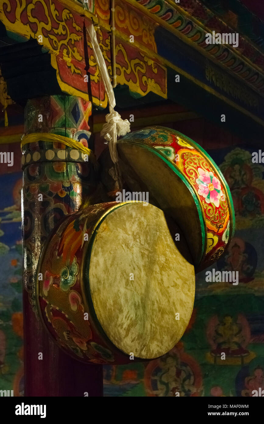 Il tamburo interno Tagong Monastero, Tagong, western Sichuan, Cina Foto Stock