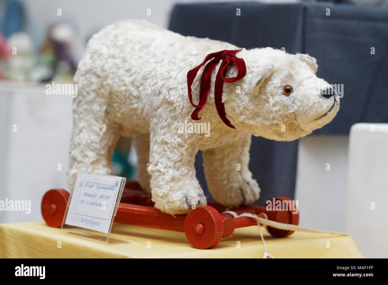 San Pietroburgo, Russia - Marzo 22, 2018: Bambole artistiche esposte sulla mostra TeddyFun 2018. La mostra di progettato Orsetti è tenuto annu Foto Stock