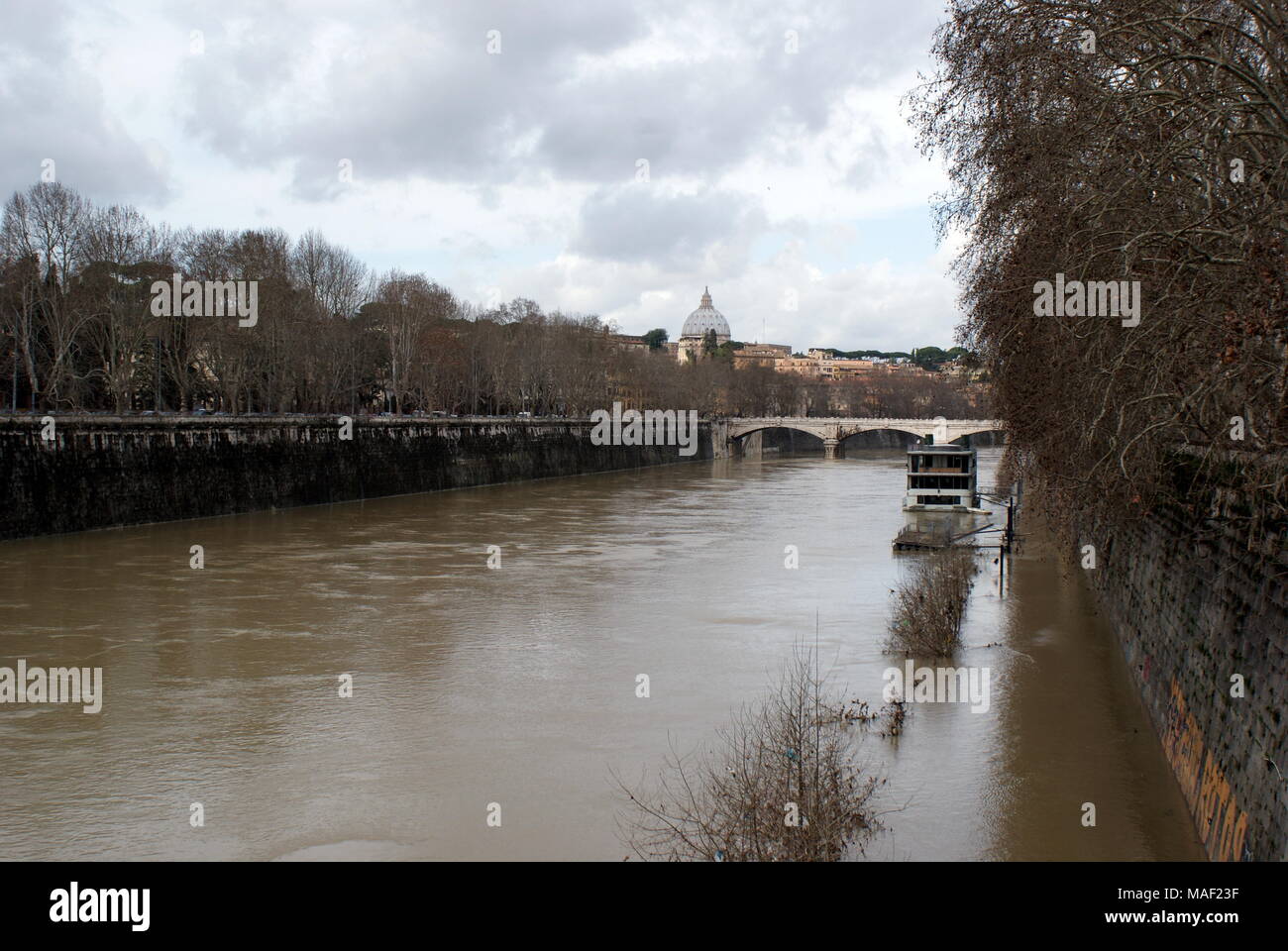 Fiume Tevere vista, Roma, Italia Foto Stock