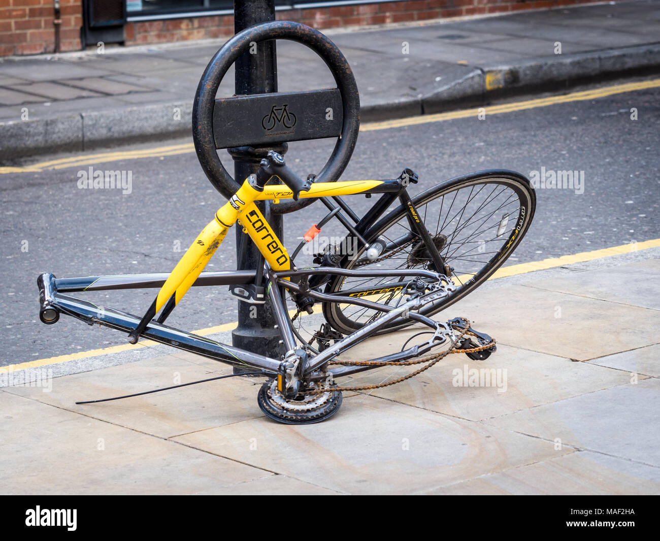 Soggetto ad atti vandalici bike nel centro di Londra Foto Stock