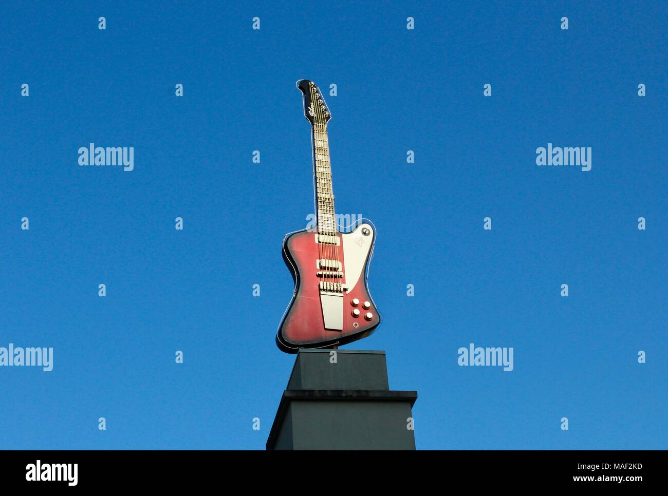 Enorme gibson guitar elettrico statua dell' hard rock cafe Houston Texas USA Foto Stock