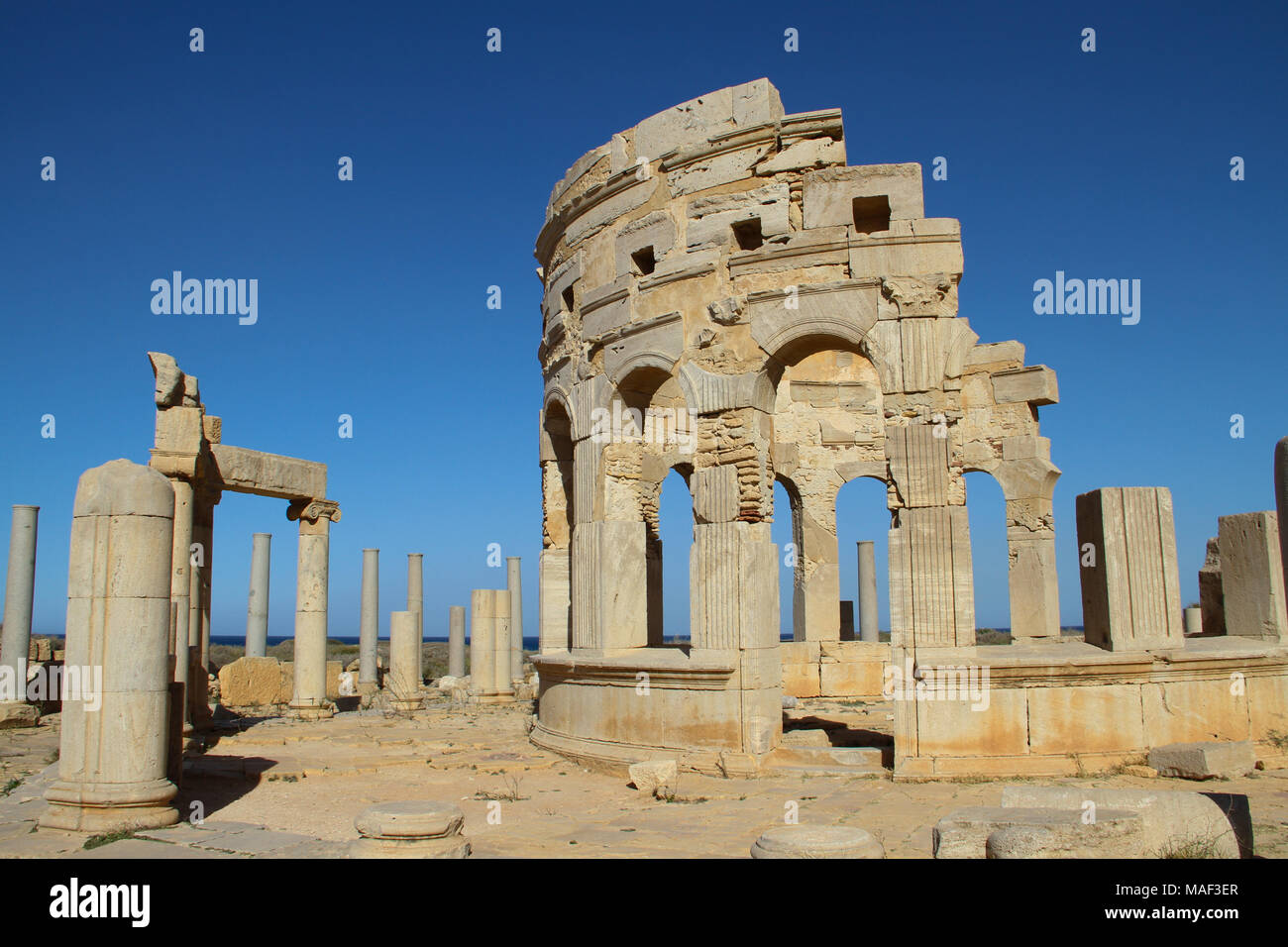 Rovine del luogo di mercato in piedi nella antica città romana di