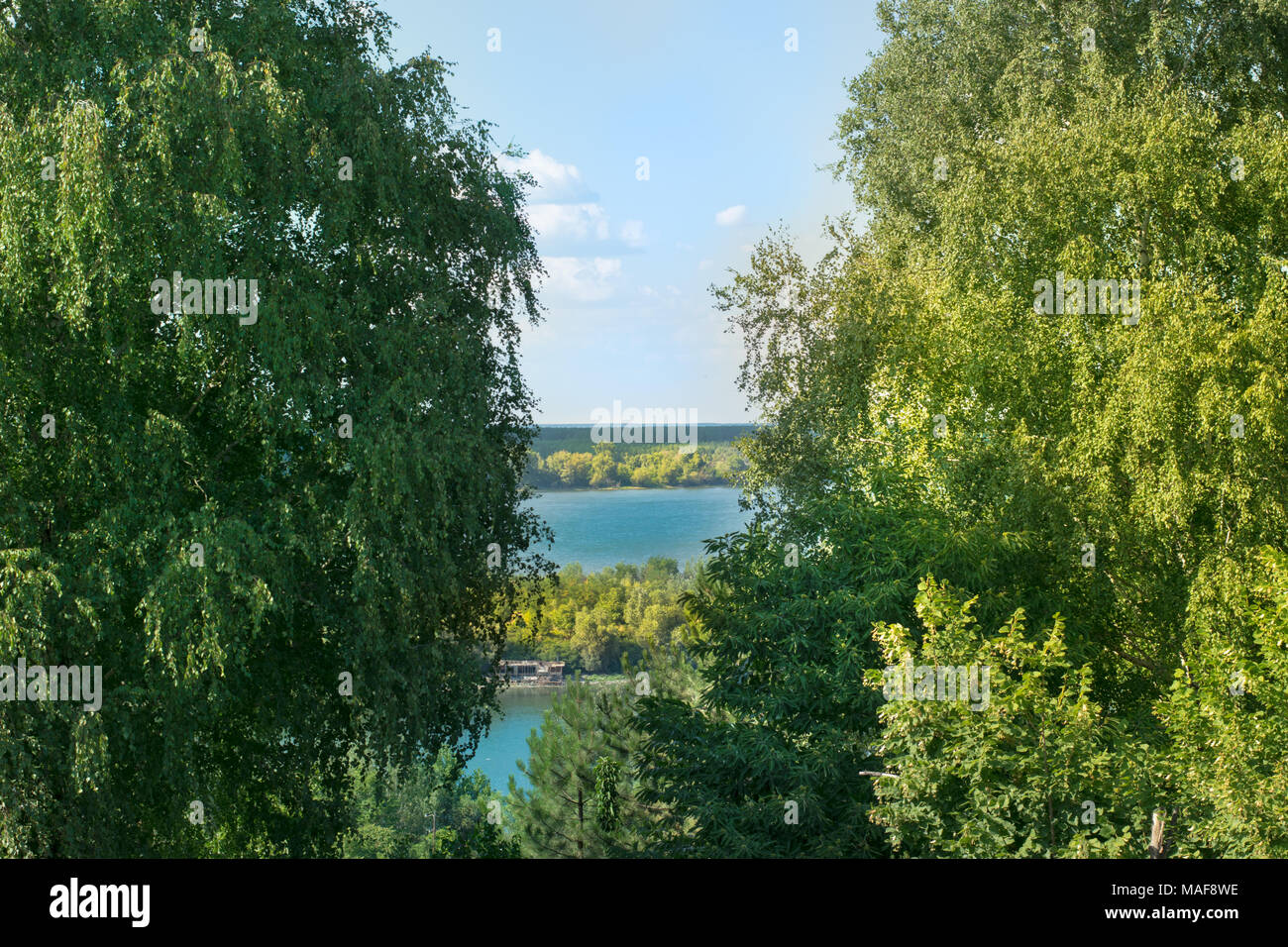 Vista dalla casa dei nonni oltre il fiume Danubio Foto Stock