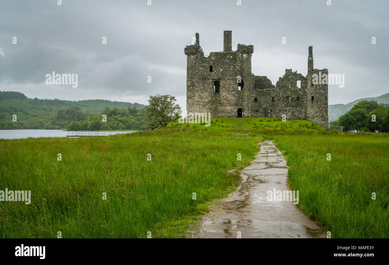 Ponte ferroviario nei pressi di Kilchurn Castle e Loch Awe, Argyll and Bute, Scozia. Foto Stock