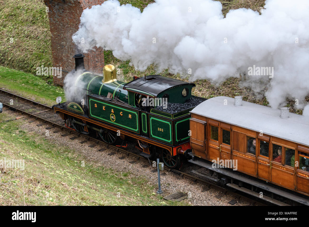 South Eastern & Chatham Railway H-class No.263 presso la ferrovia Bluebell, Sussex Foto Stock