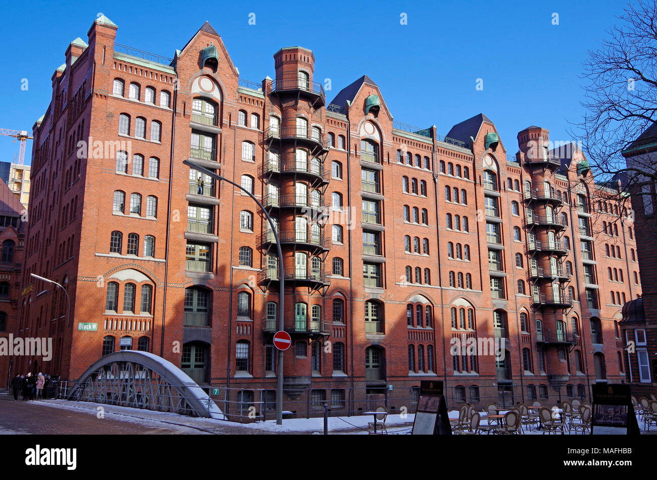 Blocco del magazzino W, uno dei molti di questi blocchi nella Speicherstadt, la storica area del porto di Amburgo, revival gotico di stile tardo XIX inizio xx secolo Foto Stock