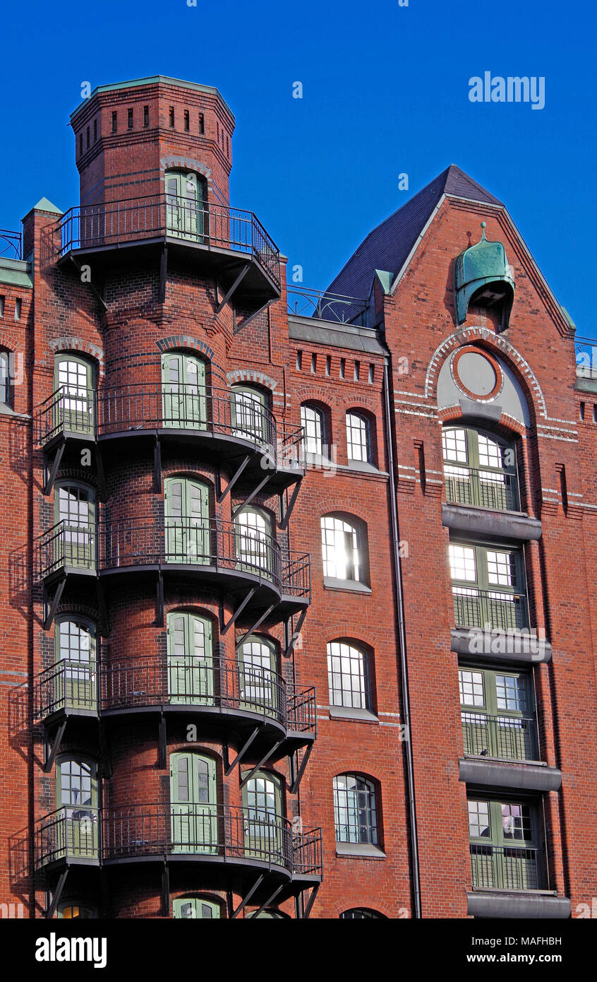 Blocco del magazzino W, uno dei molti di questi blocchi nella Speicherstadt, la storica area del porto di Amburgo, revival gotico di stile tardo XIX inizio xx secolo Foto Stock