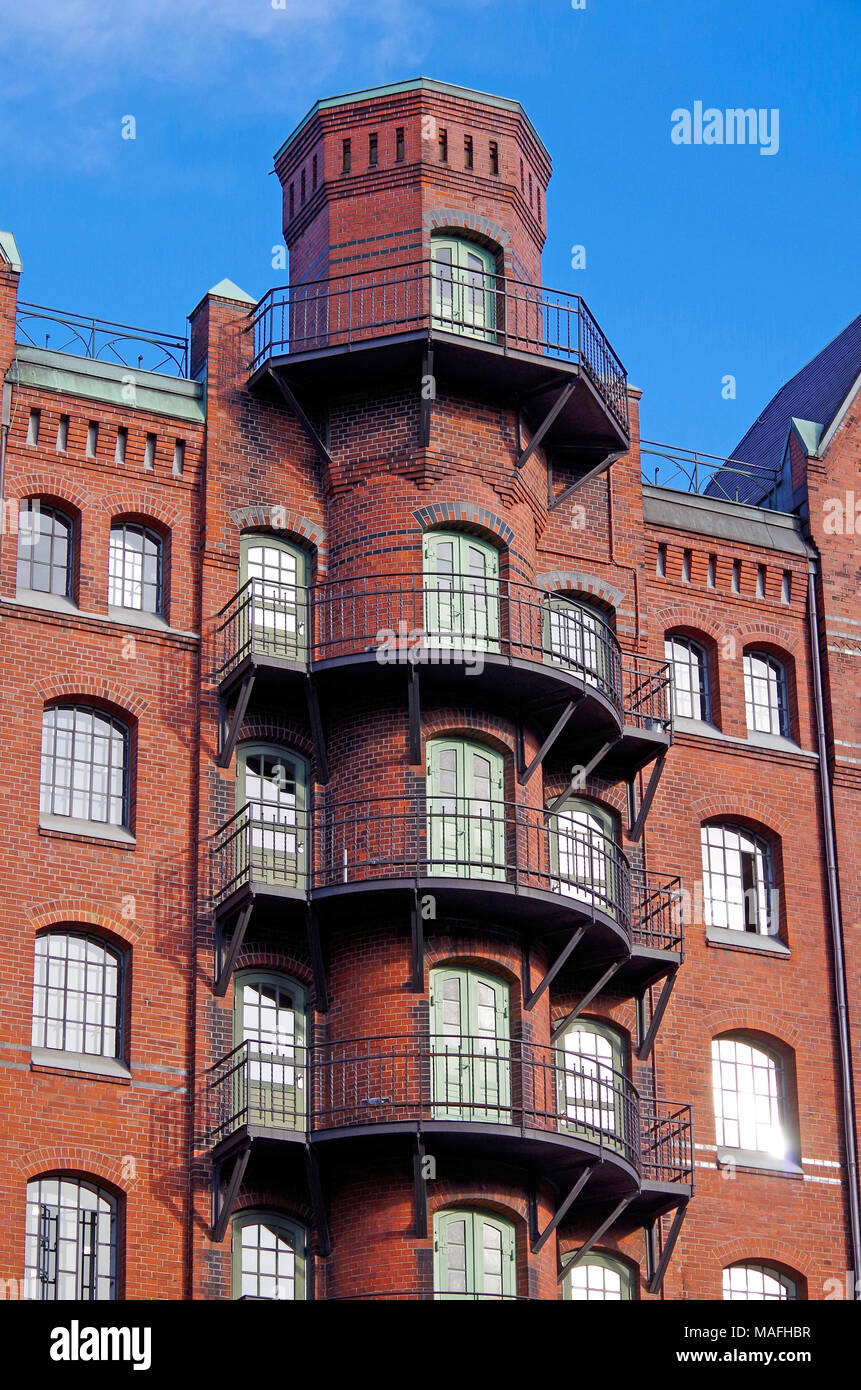 Blocco del magazzino W, uno dei molti di questi blocchi nella Speicherstadt, la storica area del porto di Amburgo, revival gotico di stile tardo XIX inizio xx secolo Foto Stock