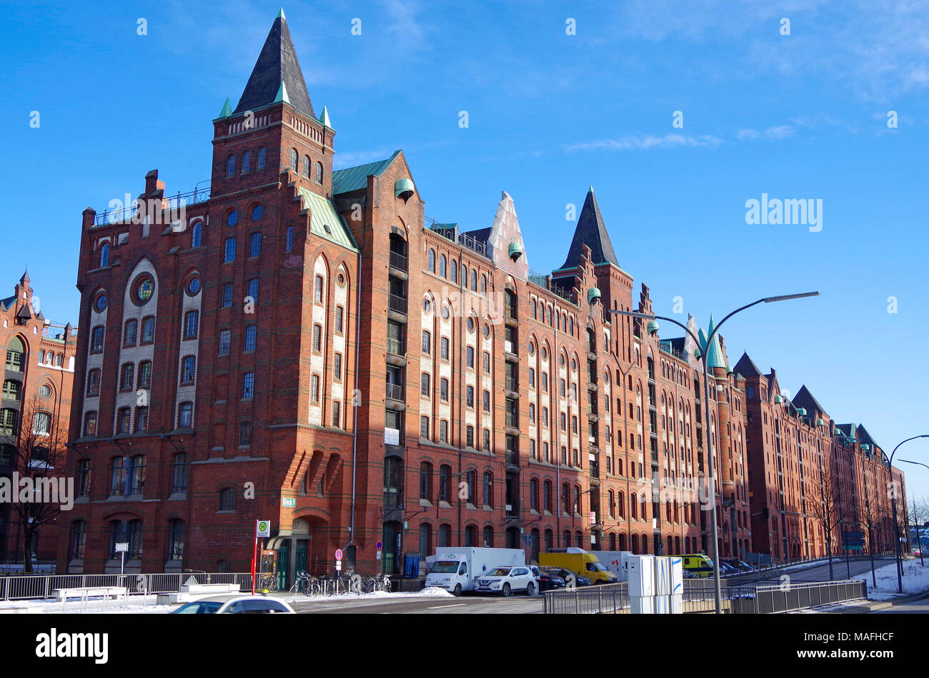 Magazzino Blocco V, uno dei molti di questi blocchi nella Speicherstadt, la storica area del porto di Amburgo, revival gotico di stile tardo XIX inizio xx secolo Foto Stock