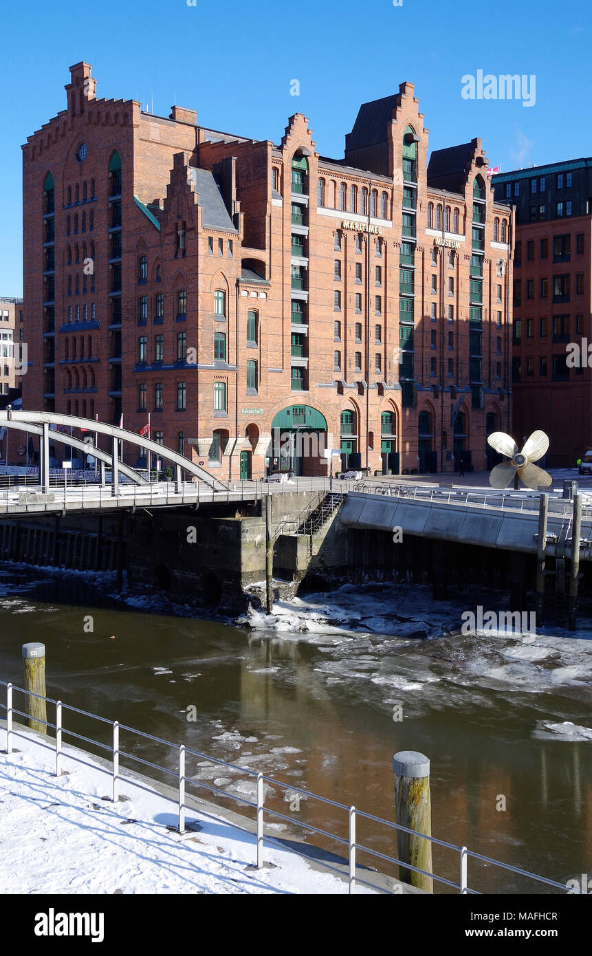 L'Internationales Maritimes Museum Hamburg, ospitato in un ex magazzino nella Speicherstadt, storico area portuale di Amburgo Foto Stock