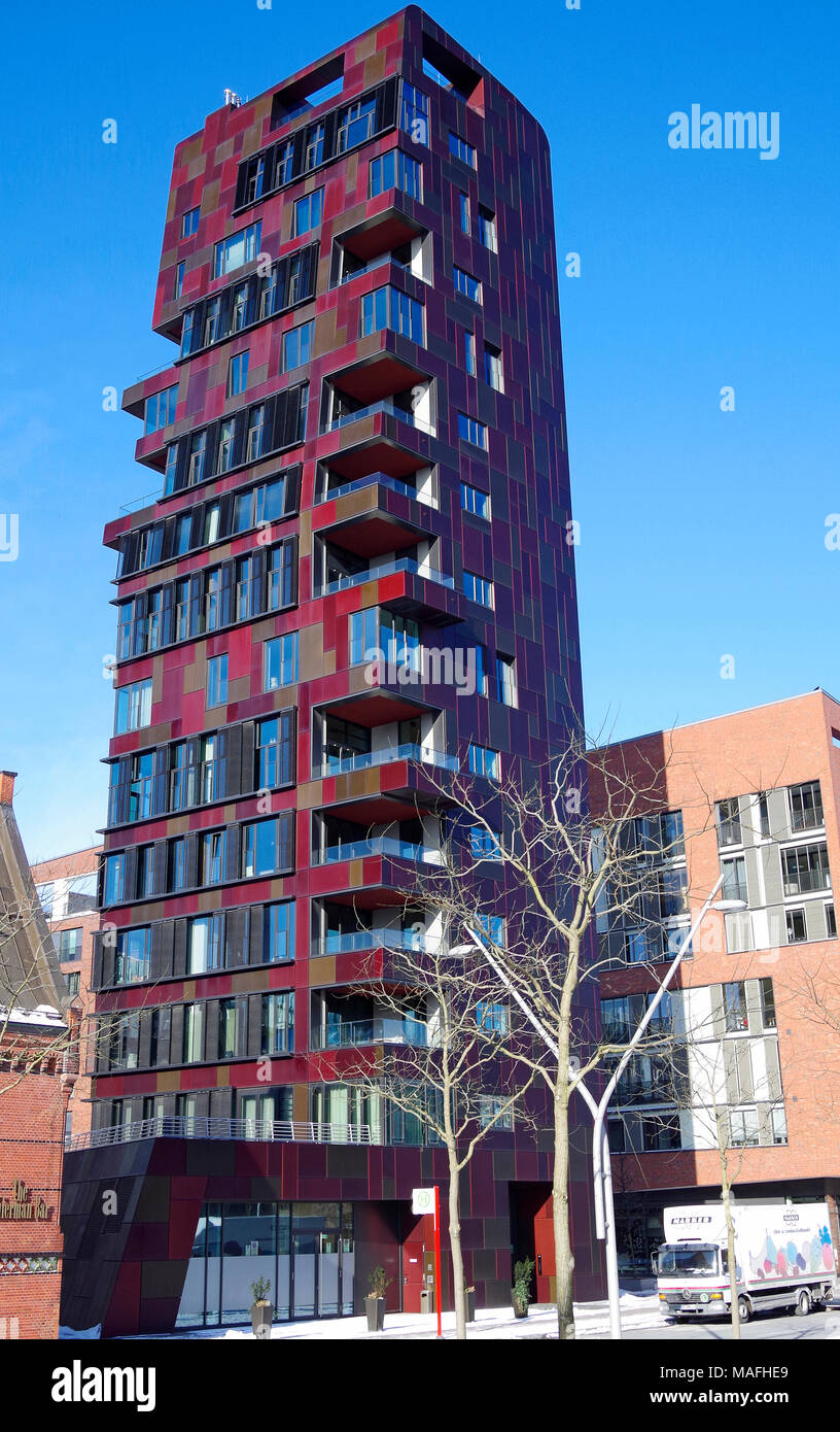 Nuovo a 14 piani dell'edificio residenziale nel Osakaallee, in Hafen City, un immenso di riqualificazione urbana, del progetto sul sito dell'ex Amburgo porta libera Foto Stock