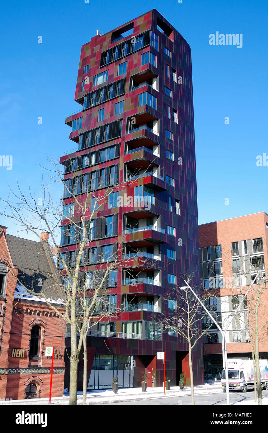 Nuovo a 14 piani dell'edificio residenziale nel Osakaallee, in Hafen City, un immenso di riqualificazione urbana, del progetto sul sito dell'ex Amburgo porta libera Foto Stock