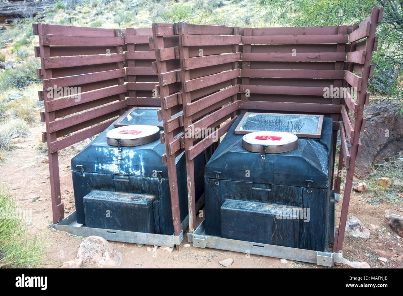 Riducendo in concime organico Outdoor Aria Aperta wc al monumento campeggio sulla Tonto Sentiero escursionistico, il Parco Nazionale del Grand Canyon, Arizona, Stati Uniti d'America Foto Stock