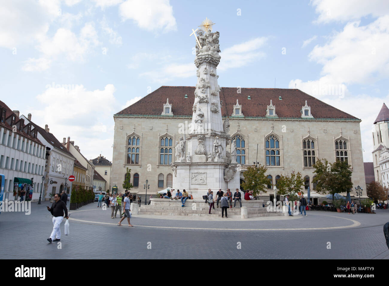 La Santa Trinità Square è un bel luogo di incontro per la gente del posto e turisti offrendo un 360 gradi vista panoramica del castello di Buda Foto Stock