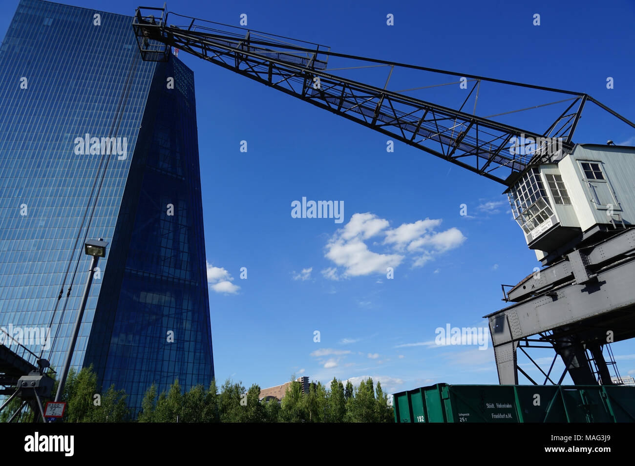 Banca centrale europea, Weseler Werft con elencati gru portuali, Francoforte, Germania, Foto Stock