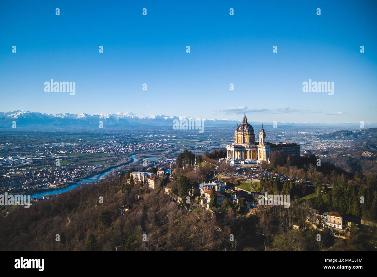 Torino, Italia. 1 Aprile, 2018. Fotografie aeree della Basilica di Superga.La Basilica di Superga è una chiesa nelle vicinanze di Torino. Credito: Alessandro Bosio/Pacific Press/Alamy Live News Foto Stock