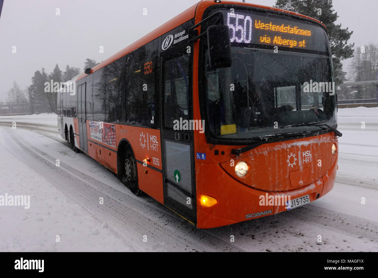 Espoo, Finlandia. Il 2 aprile 2018. La nevicata colpisce la Finlandia meridionale sulla Pasqua lunedì mattina. Credito: Mikko Palonkorpi/Alamy Live News. Foto Stock