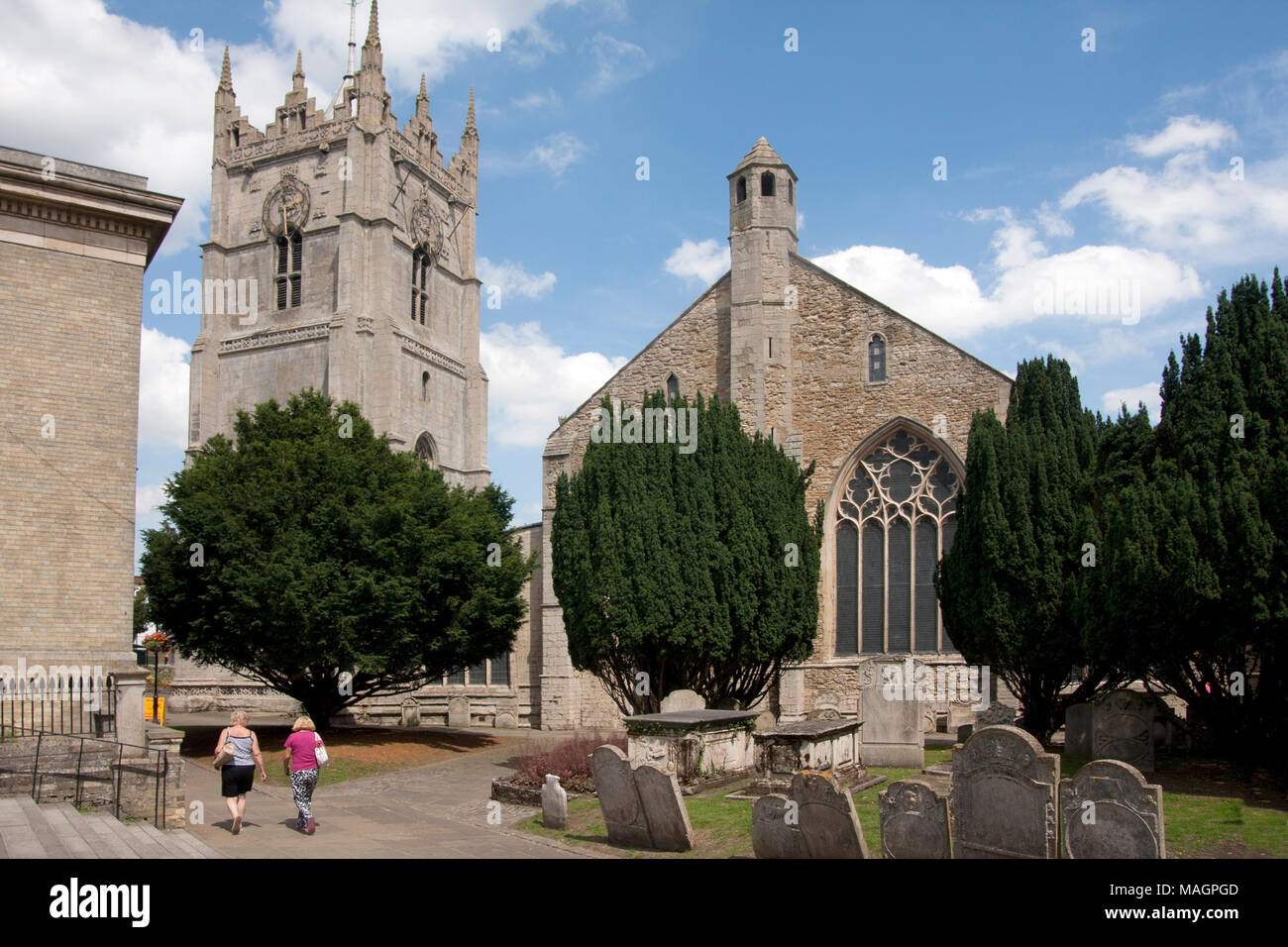 Chiesa di St Peters dal Museum Square, Wisbech, Cambridgeshire, Inghilterra Foto Stock