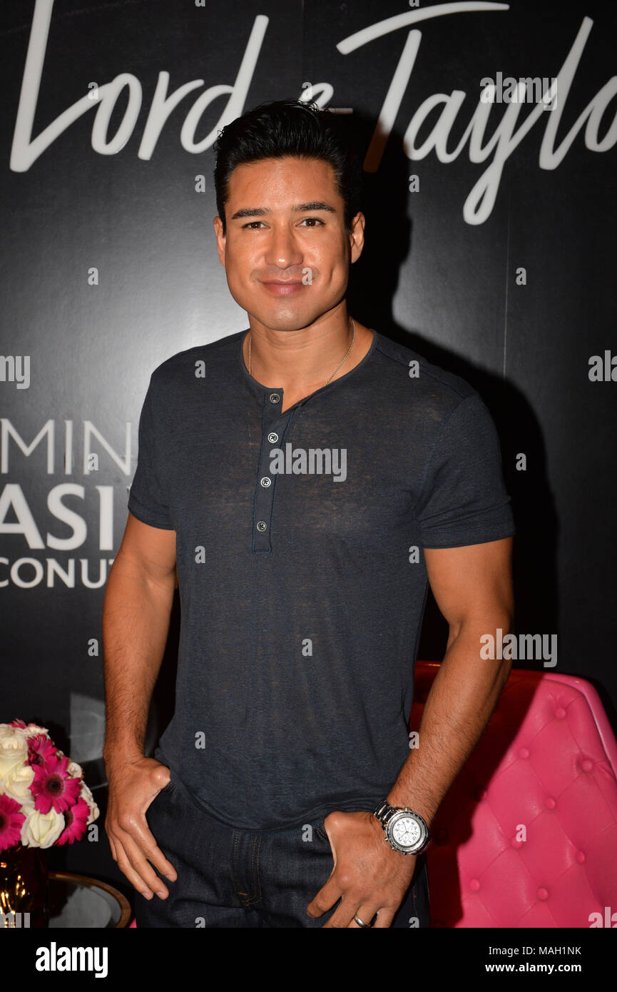 COCONUT CREEK, FL - Luglio 27: Attore Mario Lopez ospita ' Ladies' FUN NIGHT OUT CON MARIO LOPEZ' una serata emozionante con Lord & Taylor® pop-up negozi, Slots & live blackjack, cocktail e piccoli morsi e intrattenimento dal vivo. Proventi beneficio impatto 100 Palm Beach County, un donatore-fondo consigliato della Fondazione Comunitaria per Palm Beach e Martin contee su luglio 27, 2017 Coconut Creek, Florida. Persone: Mario Lopez Foto Stock