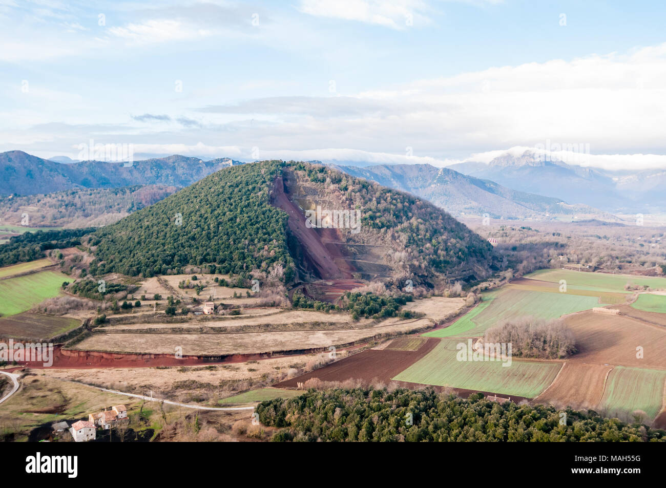 Vista aerea del Croscat vulcano aperto, Olot, Garrotxa, Catalogna, Spagna Foto Stock
