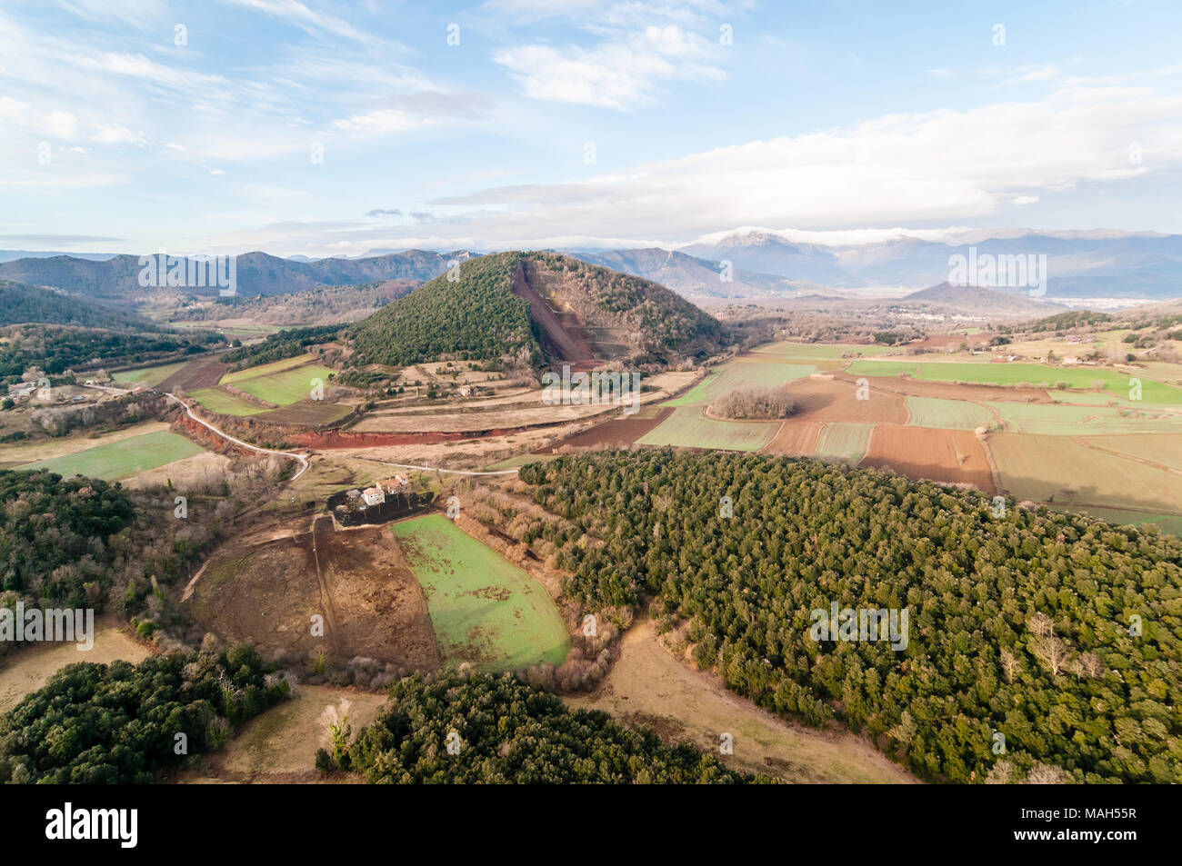 Vista aerea del Croscat vulcano aperto, Olot, Garrotxa, Catalogna, Spagna Foto Stock